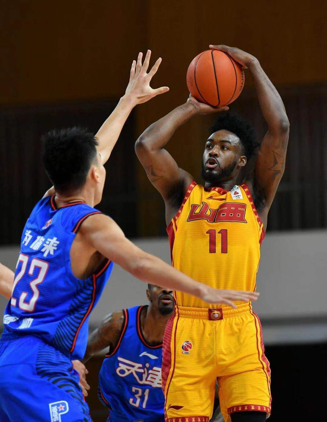 山西98:103天津，CBA激战背后的战术博弈与球员表现