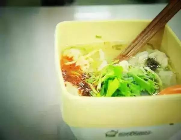 沈阳鸡架火爆热搜，一座城市的味蕾记忆与文化符号