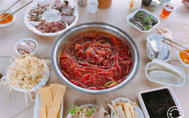 重庆火锅探秘一场麻辣鲜香的味蕾冒险，去重庆火锅必知的10个真相！