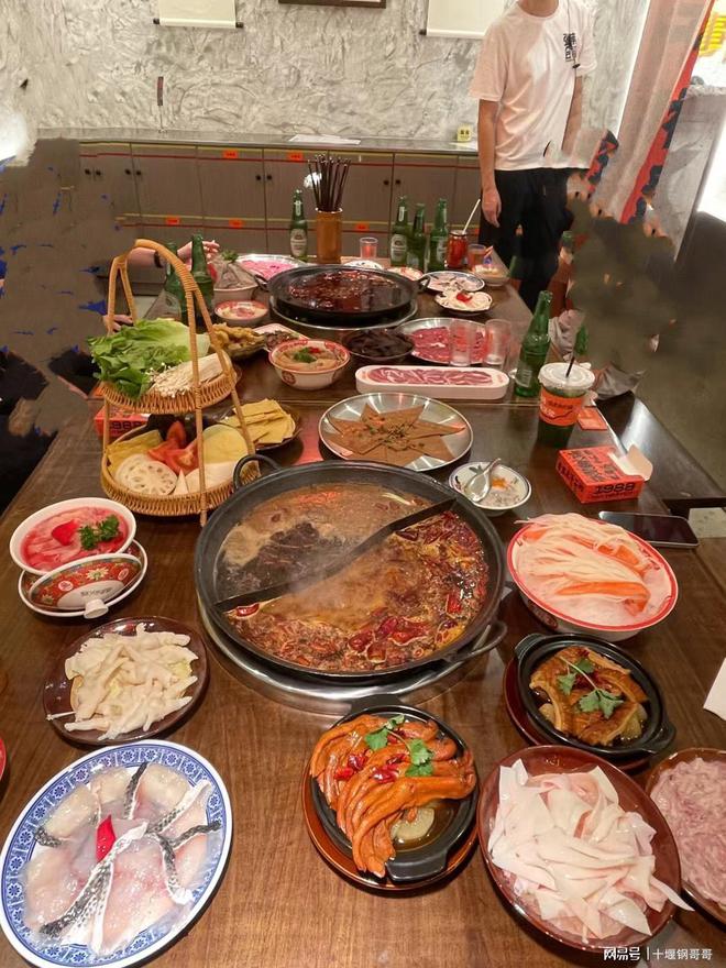 重庆火锅探秘一场麻辣鲜香的味蕾冒险，去重庆火锅必知的10个真相！