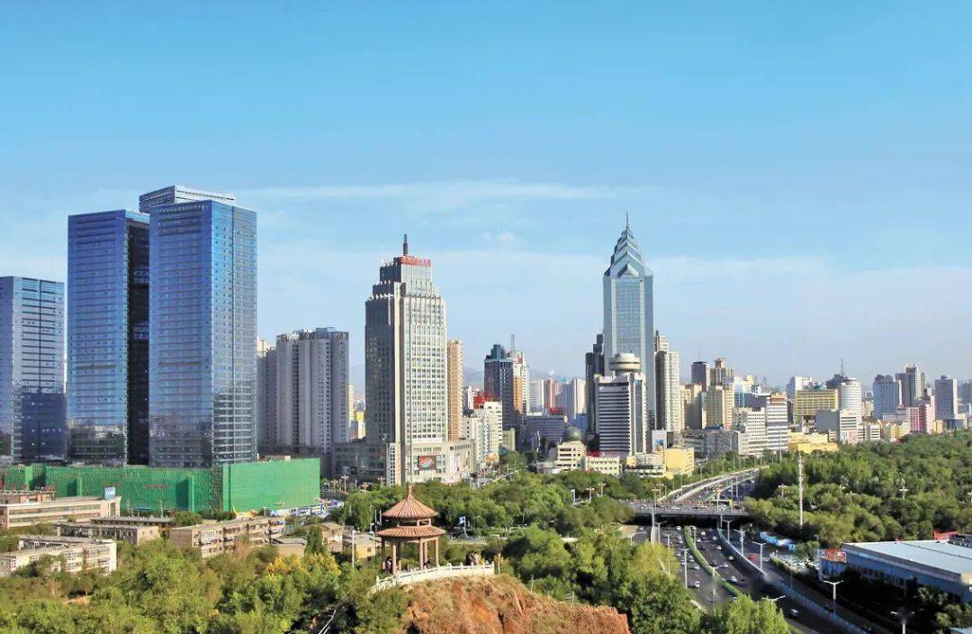 乌鲁木齐疫情封闭，城市静默下的生活百态与人性光辉