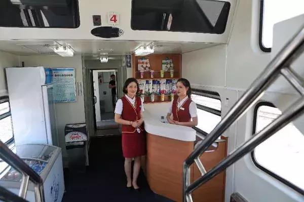 乌鲁木齐KTV关门潮，行业寒冬背后的深层原因与未来展望